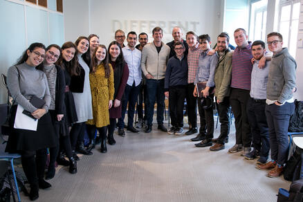 طلاب يو مع مايكل أيزنبرغ